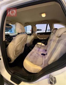 بی ئێم دەبڵیو X1